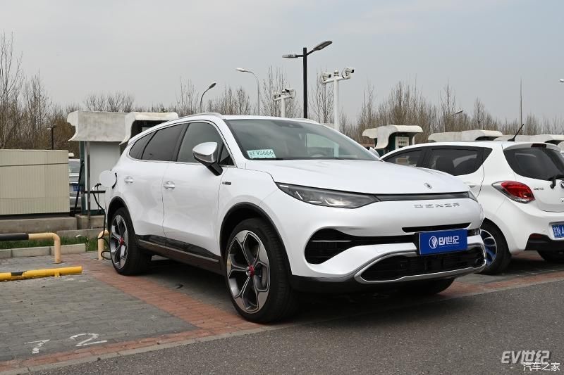  『加速能力』实在没办法太低调，“多姿势”体验全新腾势X PHEV