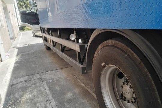 走进广东“骑师”的货运生活，开香港卡车有啥不一样？