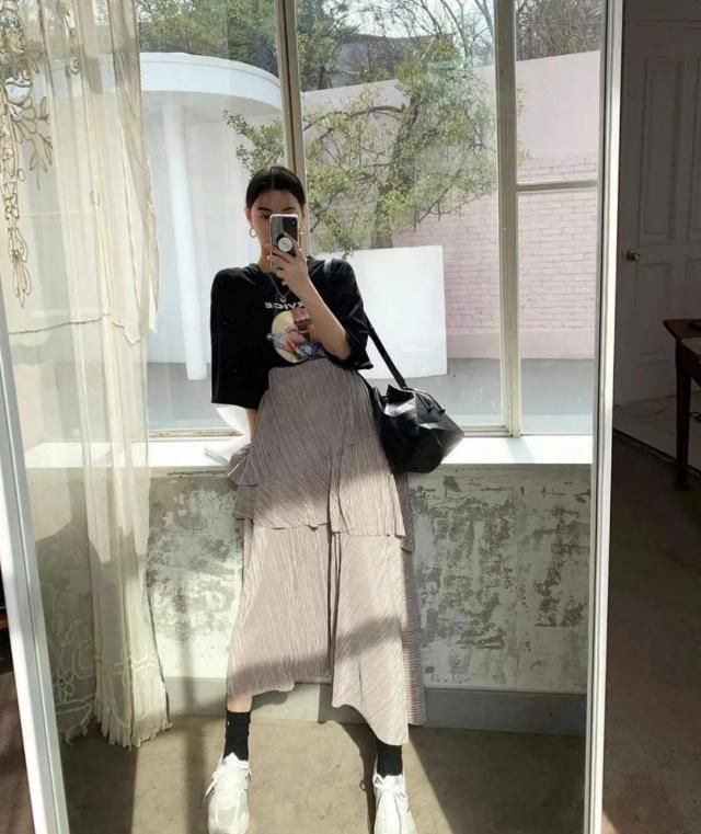  白鞋■小白鞋失宠了，这4双“仙女鞋”正流行！