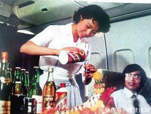 1982年民航空姐老照片曝光 那时候喝茅台不要钱！