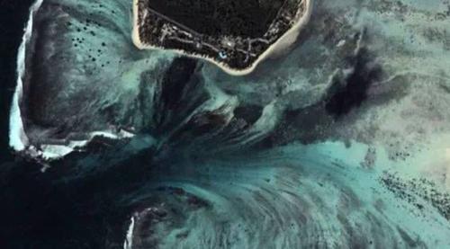 毛里求斯罕见“海底瀑布”，形成原因令人恐怖