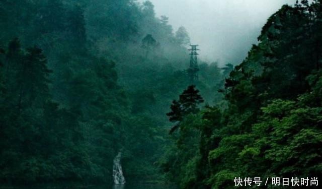 韶山滴水洞，有“西方神秘山洞”之称，与中南海房屋的结构相近似