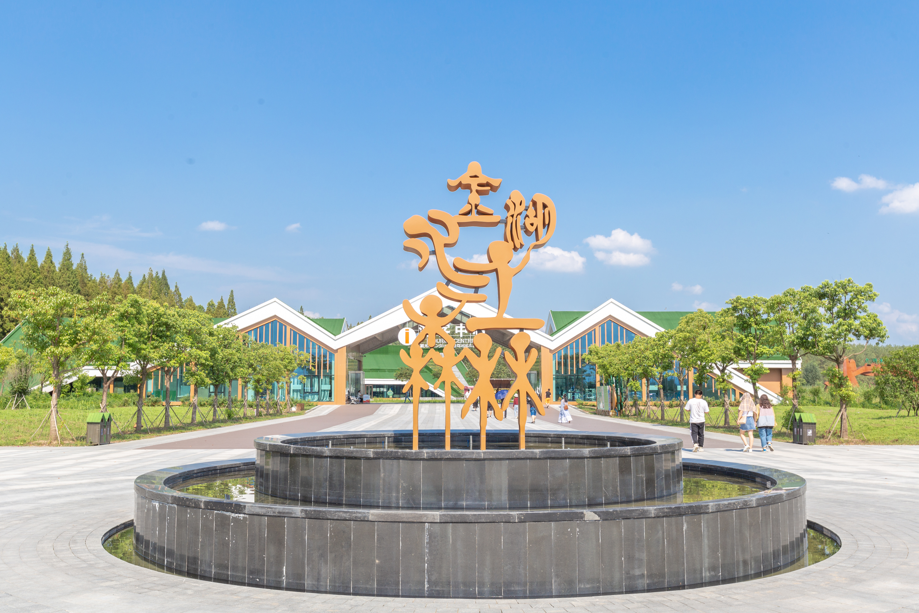 江苏罕见的水上森林,拥有万亩水杉林,是座名副其实的天然氧吧