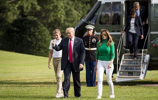 特朗普12岁幼子与父母同框：身高超过模特妈妈，以后能超过姚明吗