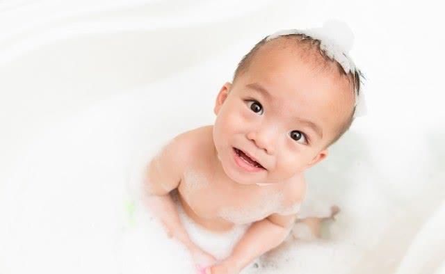 体温■辟谣:洗热水澡或泡澡能预防新型冠状病毒感染吗?