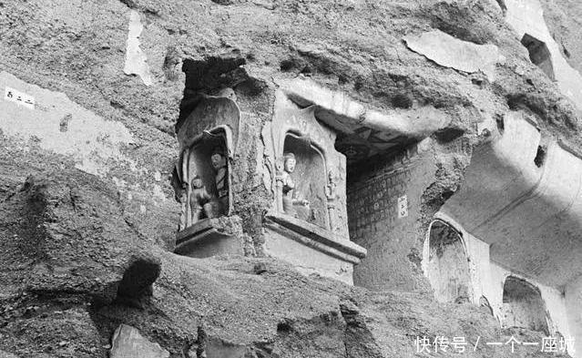 甘肃敦煌1943年,苍凉神秘的莫高窟