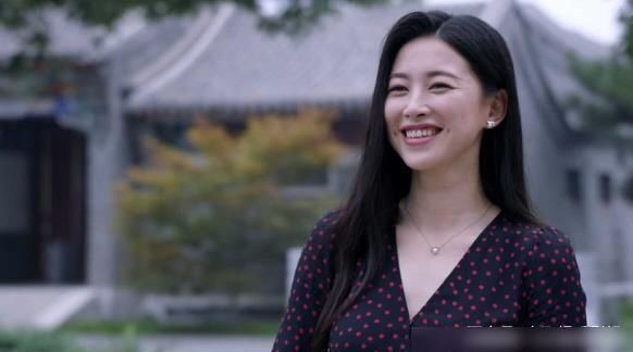 精英律师里面的栗娜是谁