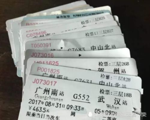  排队@坐高铁时，为什么宁愿排队取票也不刷身份证？原因很简单