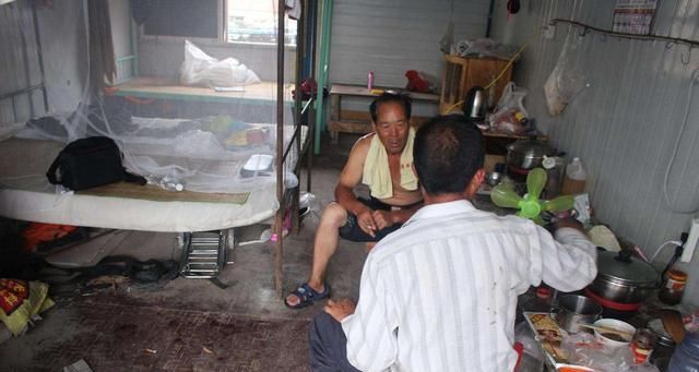  「买房」农村的怪象:农民街是空房，打工还贷款，买房是为什么