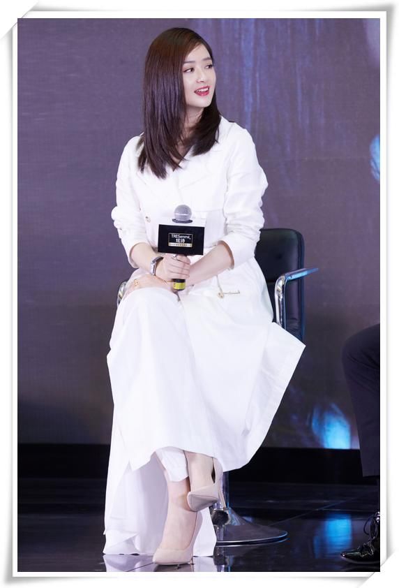 真是受罪啊，蒋欣硬穿紧身热裤勒出痕迹，看到腿上的淤青我沉默了