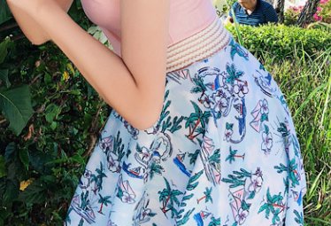 穿比基尼也太开放了，保守女人可以学下图这样穿，显高很清凉