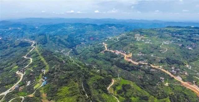 在成都，除了“街头走一走”，还有“山中半日闲”