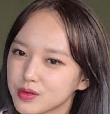 程潇不能缺刘海，孟美岐不能缺眼线，鞠婧祎就意外了，不能缺这个