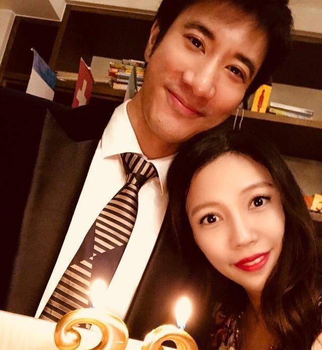  『美的』王力宏老婆李靓蕾当妈后太嫩了，随性造型却美的让人心动