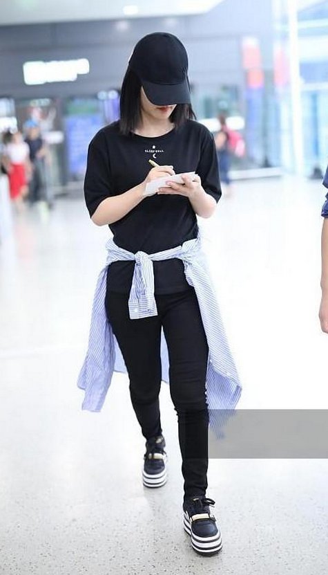 当谢娜与刘亦菲同框秀腿，网友:放开那跑步机，让我来