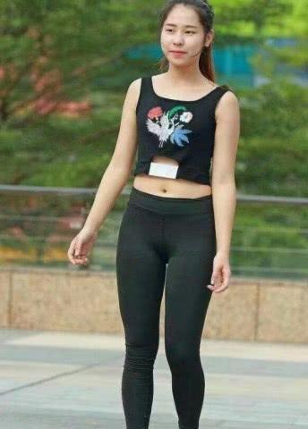 街头的打底裤时尚，宛如一道美景！