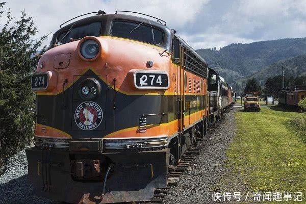 为什么美国从不修建高铁？看看美国的火车，我们大概就能知道