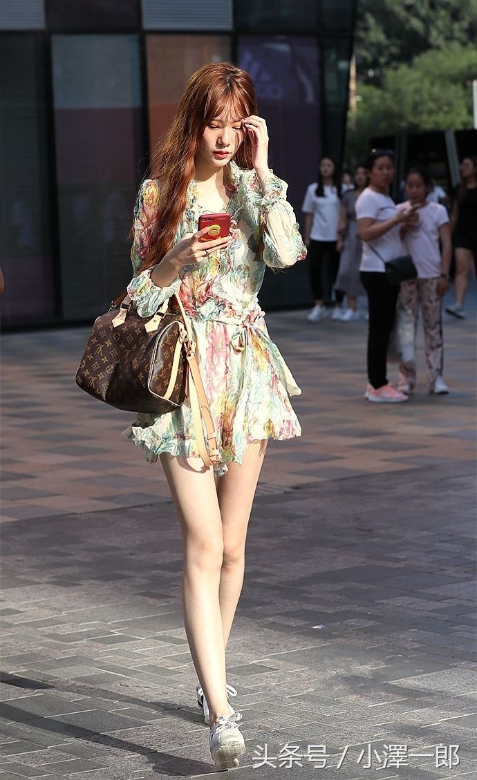 街拍美女第一是长腿第二还是长腿