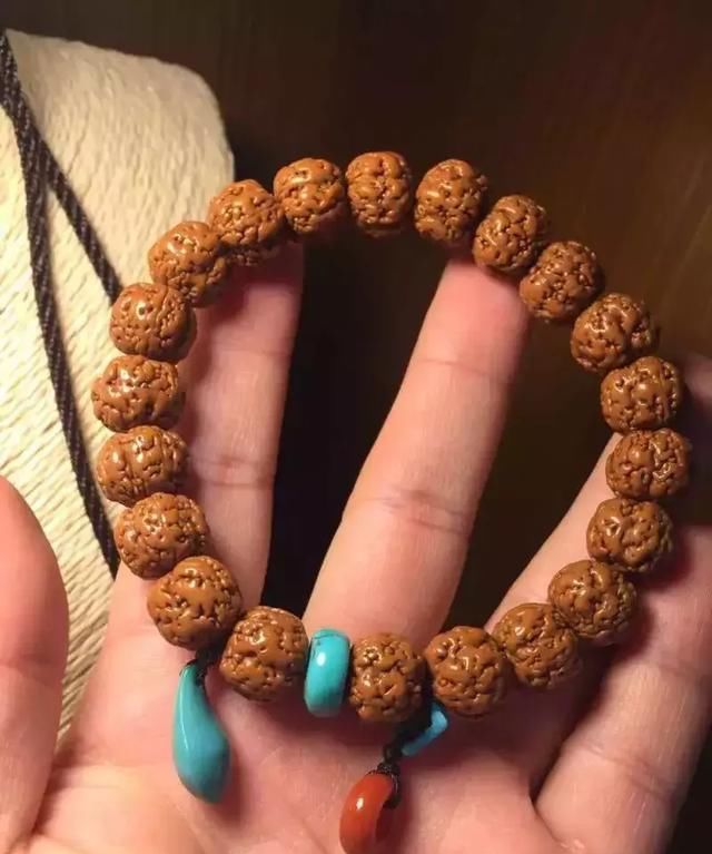 手串@炫耀手串用什么样的姿势，才能够达到最佳效果？