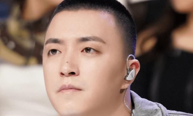  『粉丝』虞书欣4年前往事被扒，帮网友向张根硕要签名照，全网粉丝沸腾了