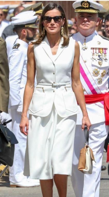 近两米西班牙国王太英俊，同框王后现最萌身高差，最美王后老好多