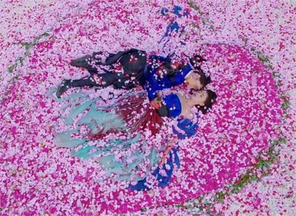 花中有美人:杨幂造型仙气,赵丽颖像睡美人,图4