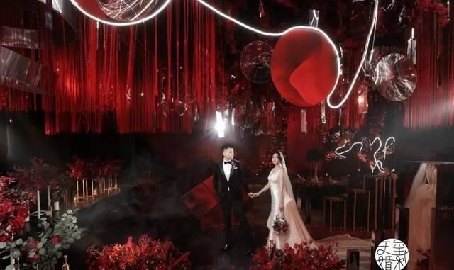  『完美』红黑配婚礼，高级与质感的完美结合