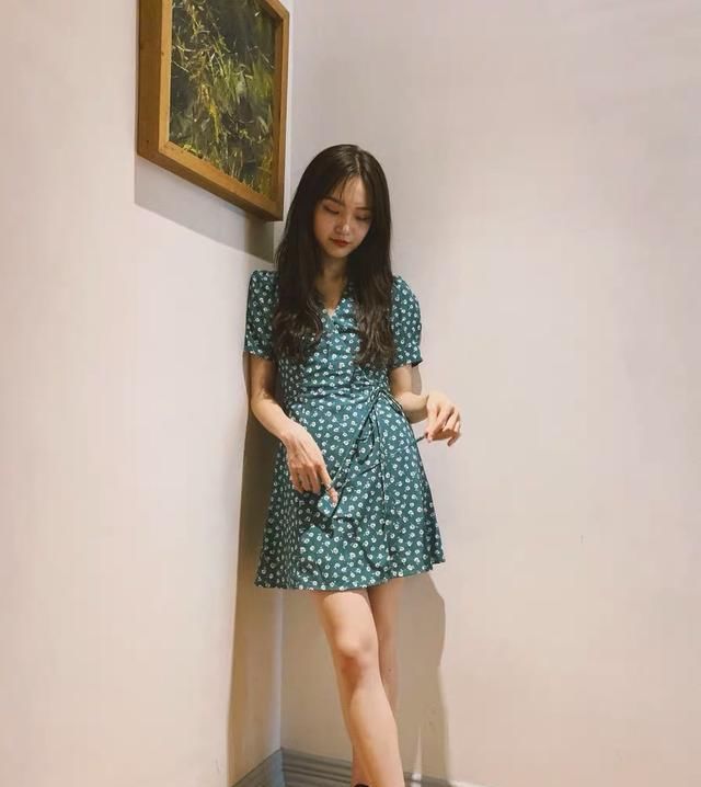  碎花@今年夏天穿又纯又欲的连衣裙,气质又好看