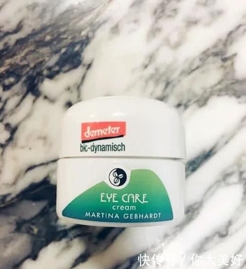 『女生』20岁的女生适合用啥眼霜?牛油果滋润,理肤泉含维C,你都用哪个