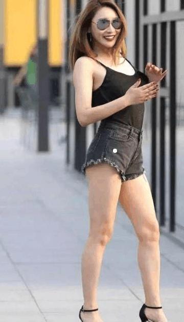 街拍:喜欢性感的穿搭,又不知道怎么穿好看,看看她们怎么穿的!