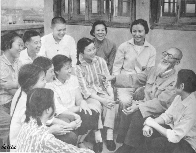 毛泽东时代《人民画报》，社会主义的建设者身影