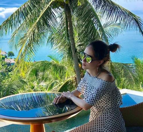 昆凌站姿简直完美,双腿“间距”缝隙为零,难怪周杰伦这么疼她!