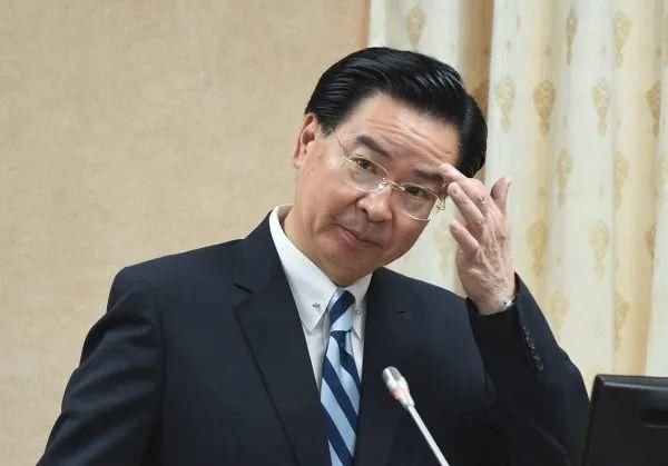  「纽约时报」中美媒体战正激烈，民进党当局削尖脑袋往里挤……