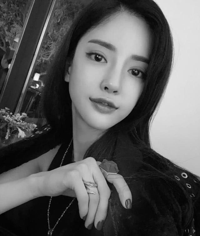 韩模花五年整成Angelababy,现在脸崩了