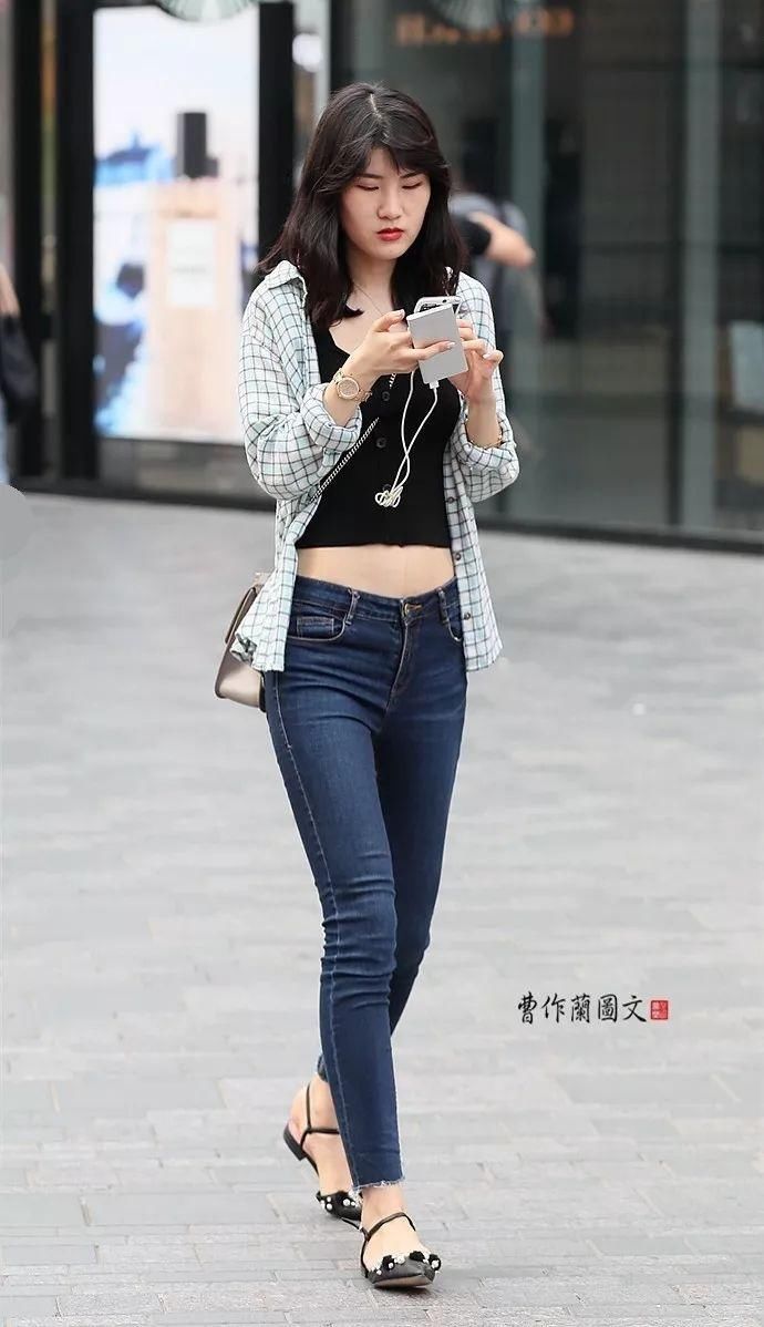 街拍:细腰美女的魅力,不止在腰间