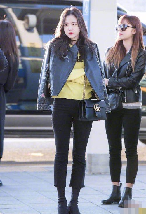 孙娜恩这双鞋子厉害了,竟然四处通风,不仅吸睛还能穿出大长腿!