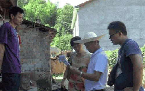 500万农村干部该笑醒了，以后村干部的工资财政发，堪比公务员