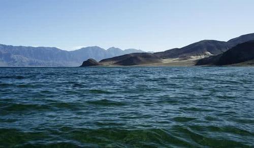 中国与印度一起管理的湖泊,一面仙境一面荒芜