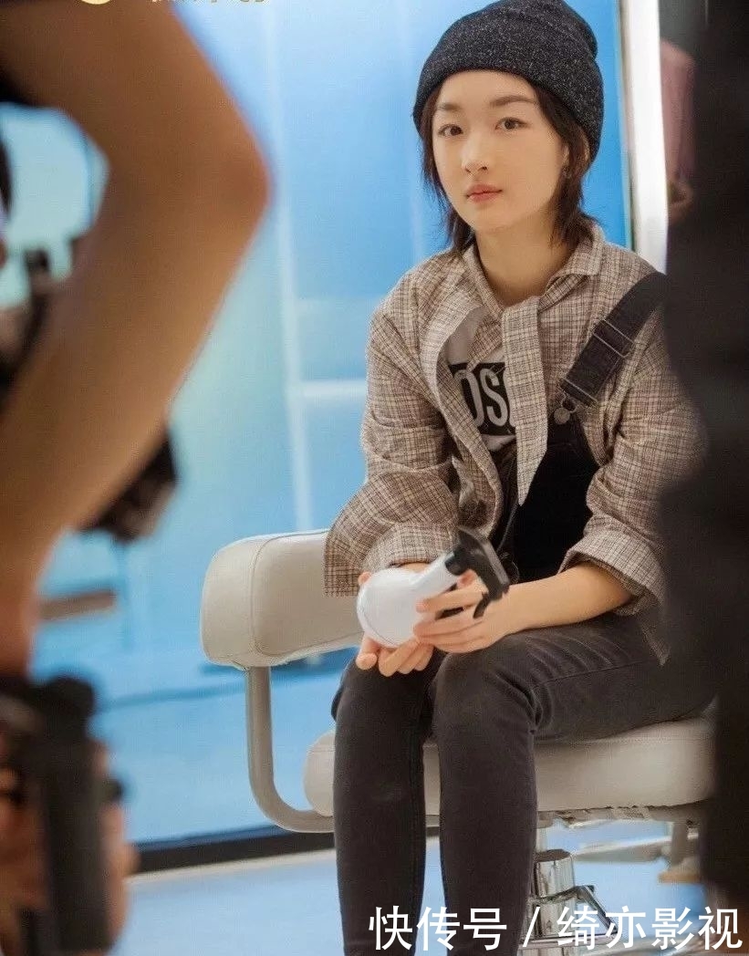  『卫衣』快丢掉你的阔腿裤 ！今年必火的＂初恋裤＂来了 ！