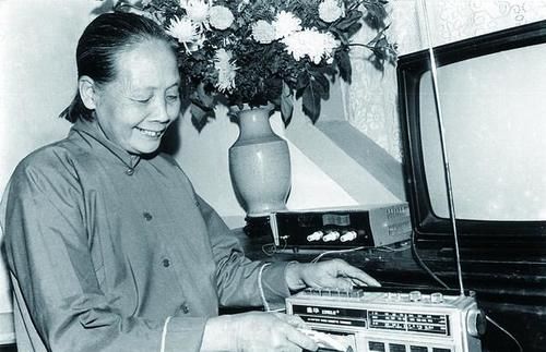  摄影师|50年，30余万张照片，这位广州摄影师用影像讲述社会发展