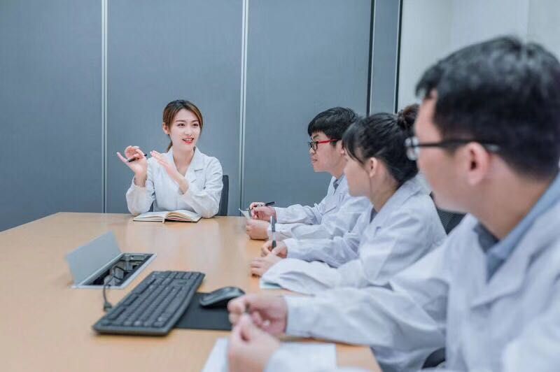 爱上柳岩老师,始于专业,忠于人品