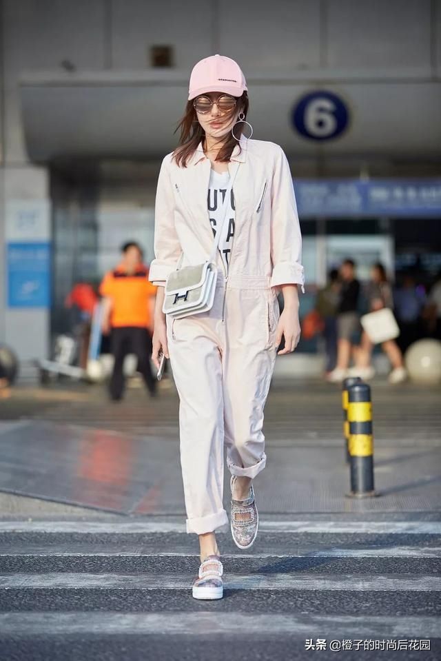 『春天』这个春天衣橱里怎么能少了工装连体裤呢?