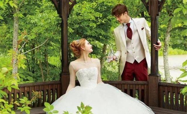 『婚纱』迪士尼这么火,还有人不知道它们出过公主同款婚纱?想马上嫁人