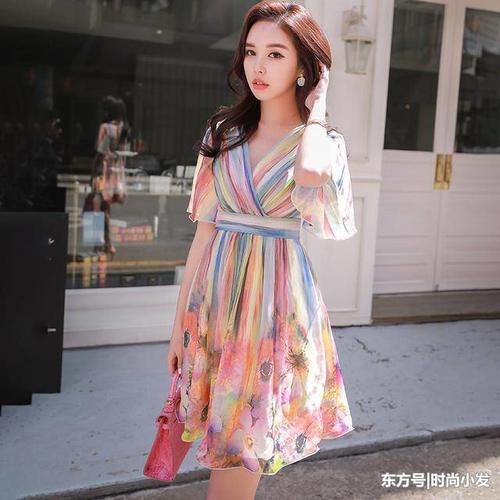 炎炎夏日，娇嫩柔美的连衣裙，散发迷人气息！