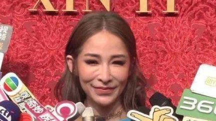 萧亚轩脸被打回原型，颜值垮掉了，路人都嫌弃！