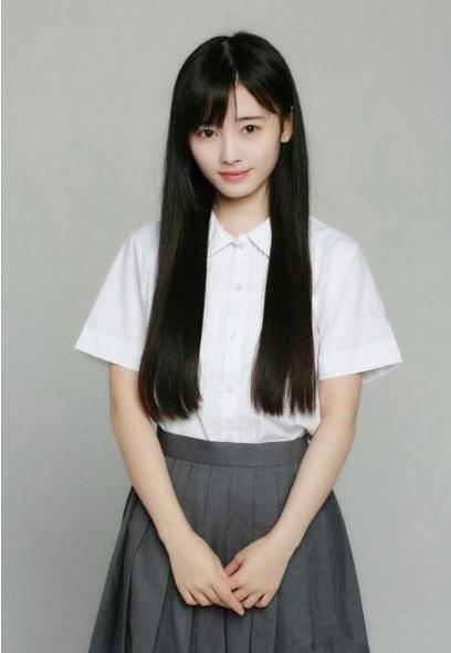 鞠婧祎长得悦目，无论怎样穿都很美丽！