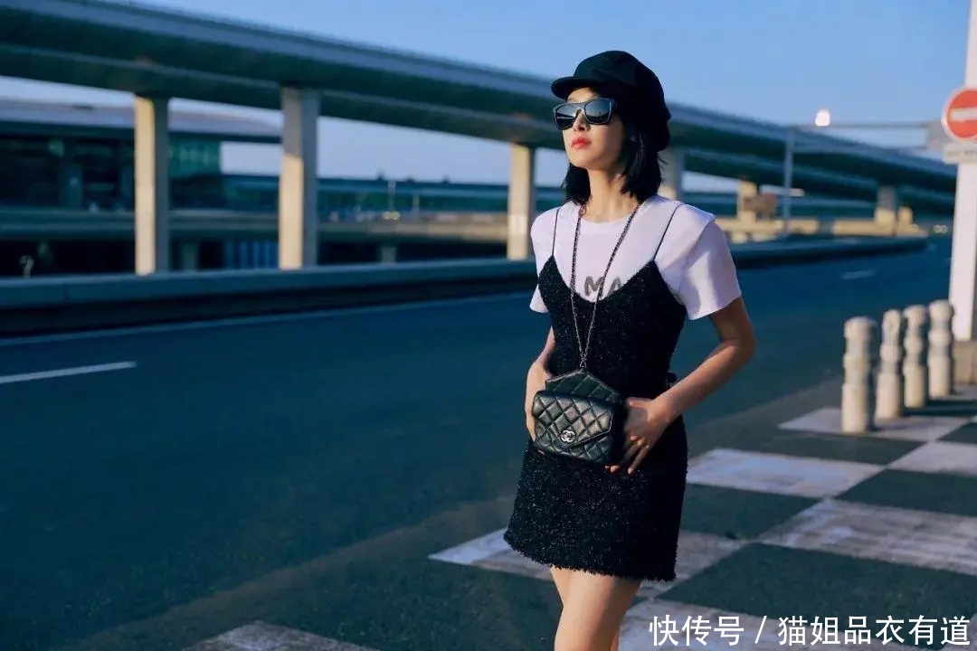 展现女性:吊带裙+内搭成炸街组合,11套Look满足你的各种风格,谁穿都时髦
