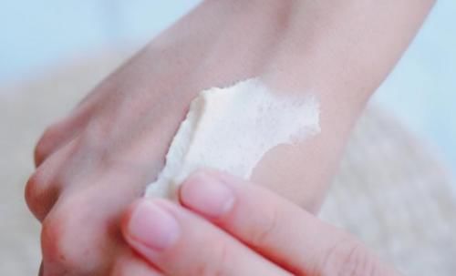  「脸上」春季敷面膜，别犯这4个“低级错误”，不然伤脸都不自知！