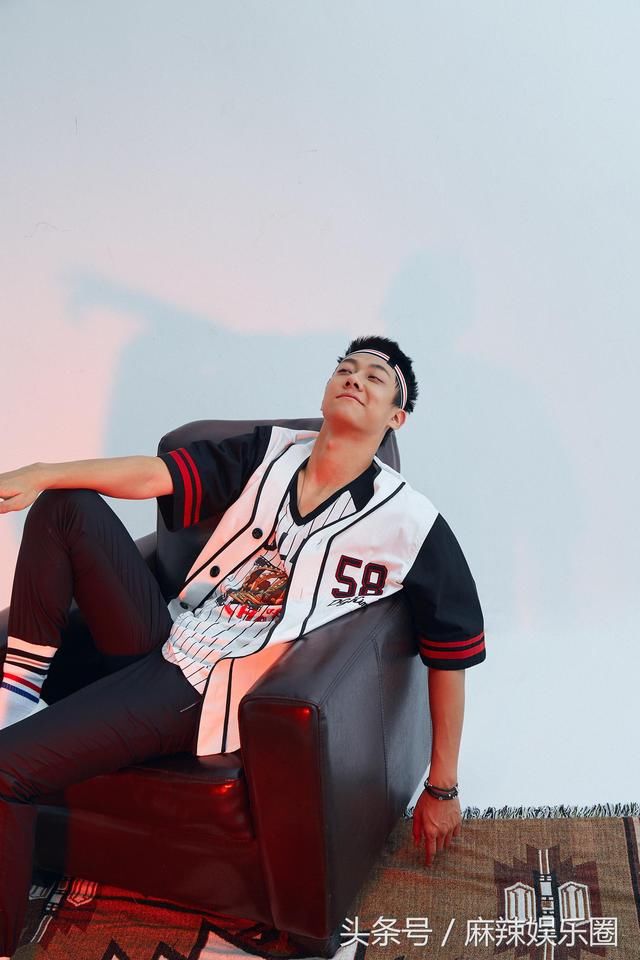 高至霆提醒粉丝警惕网络传销 网友：肤色变白不敢相认