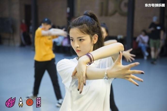 火箭少女官博更新，晒出火箭少女练舞照，疑似辟谣解散传言?